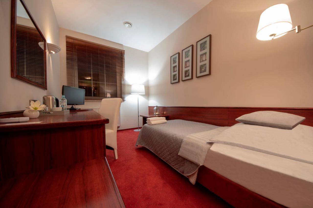 Hotel Sara Kolo  Ngoại thất bức ảnh